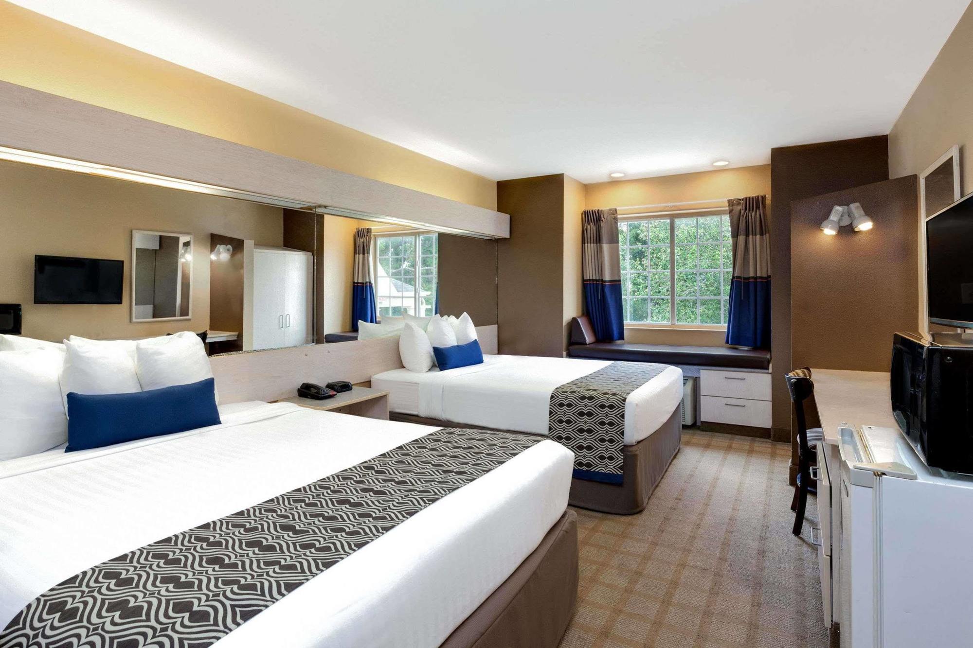Microtel Inn And Suites Lafayette Exteriör bild