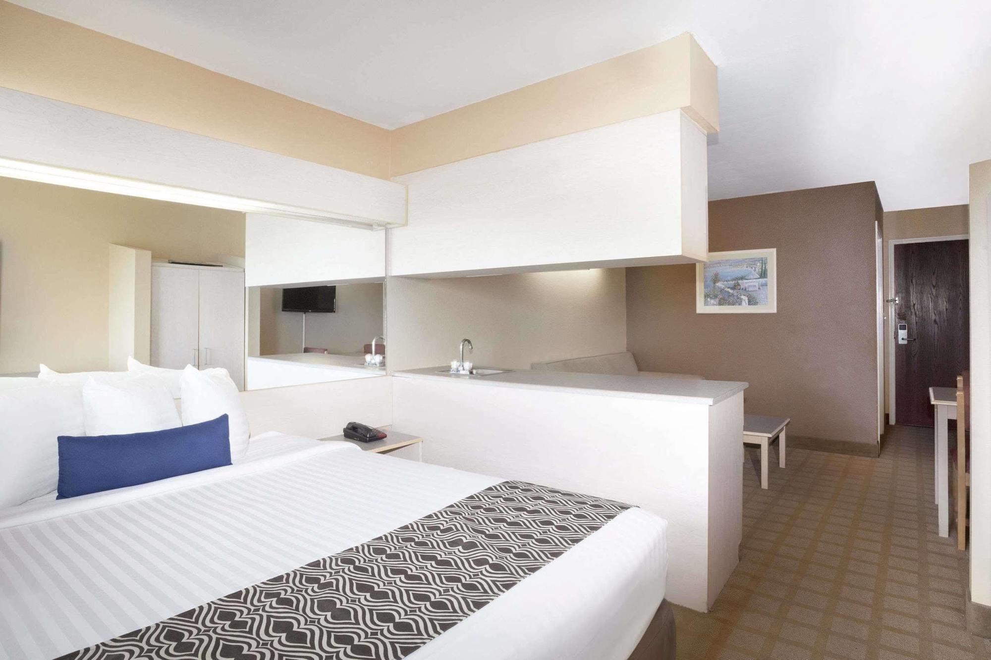 Microtel Inn And Suites Lafayette Exteriör bild
